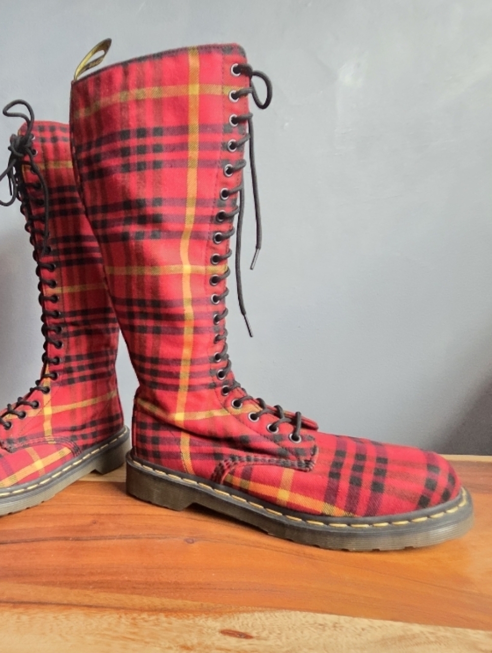 DR. MCMARTENS SHEENA TARTAN 20 EYELET LACE-UP HIGH BOOTS EUR 39,